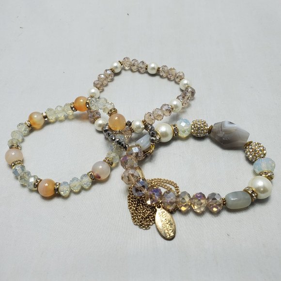 ALI KHAN glass beaded bracelet with rhinestone & pearl with tassel and gift box - Picture 5 of 7